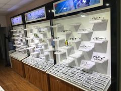 -MiRi眼镜·蔡司·星趣控·尼康控优点视觉合作店(南京东路店)