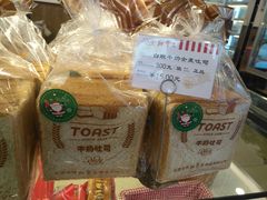 -红宝石·鲜奶小方·海派西点房(南丹店)