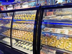 面包甜点陈列柜-乔哥铭洋海鲜自助(皇城恒隆广场店)