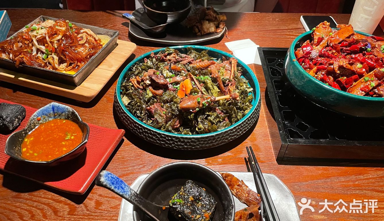 深圳最文艺的湘菜馆！和王家卫一起吃臭豆腐[吐]