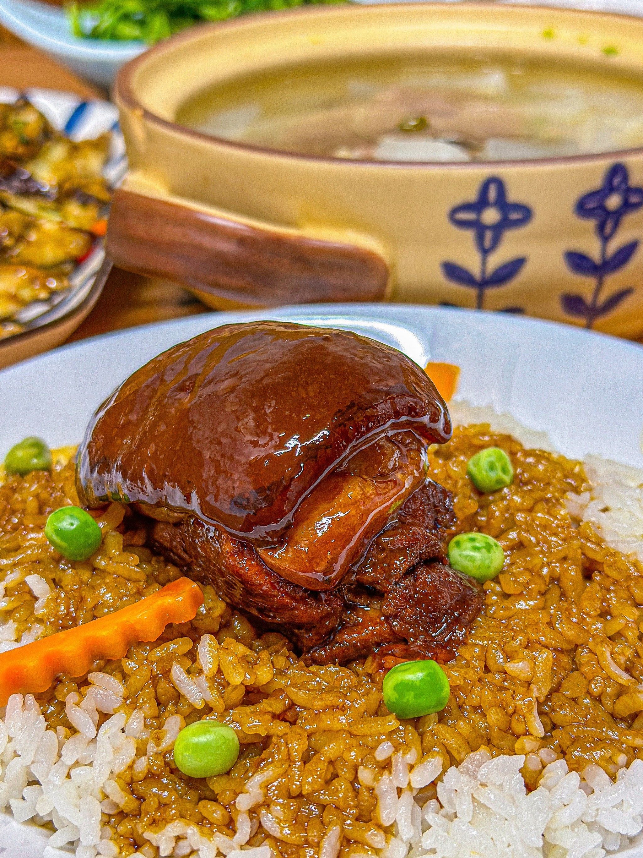 n
✔️一块东坡肉
我自己来的时候点一份这个就吃饱了哦!