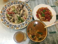 -沙枣树辣子鸡•新疆家常菜(喀什西路店)