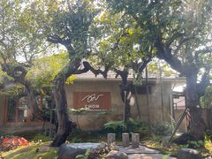 -Chom Cafe and Restaurant