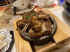 石锅黑椒牛仔骨-虾饺妹·粤式手工点心(水荫路店)