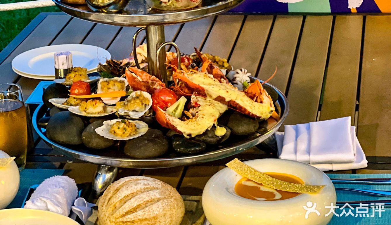 亚龙湾绝美海景享用海鲜大餐🦀