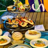 亚龙湾绝美海景享用海鲜大餐🦀