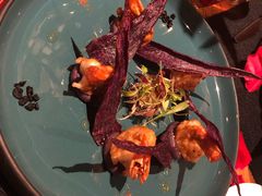 煎虾配紫薯泥薯片及姜味柠檬汁-AZUL by FUEL蓝色·法式酒馆(琶醍店)