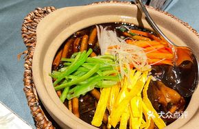 Sizzling Eel丝 with Noodles