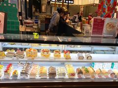 面包甜点陈列柜-卷心卷意·轻甜蛋糕(新光天地店)