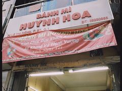 -Bánh Mì Huynh Hoa