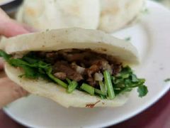 火勺夹肉-北京龙庆四季香农家饭庄·灶台鱼·碳烤虹鳟鱼(龙庆峡店)