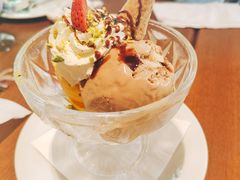 冰淇淋双球-ELI FALAFEL Lebanese&Mediterranean黎巴嫩美食(富城路店)