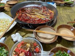 -黄潇洒老火锅(九眼桥宏济巷店)
