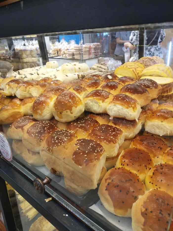 秋林糕点-"位置:李家村秋林最北头,好几个货架都是秋.