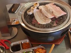 -围炉肉舍•炭烤活鳗•丹东海鲜烤肉(步行街店)