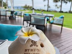 -三亚亚龙湾瑞吉酒店·宴悦Driftwood·游水海鲜·牛排·草坪·私人定制