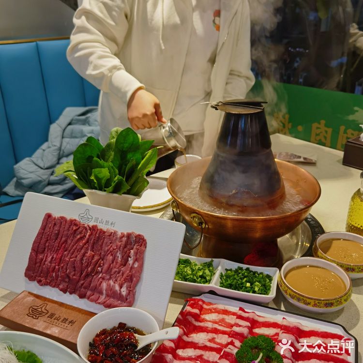 这才是地地道道的老北京铜锅涮肉！
