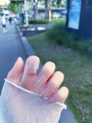 -花岐款式专研健康美甲沙龙
