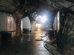 -洞穴餐厅