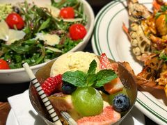 香草冰淇淋配时令水果-Bistro 63 创意融合料理(广粤天地店)