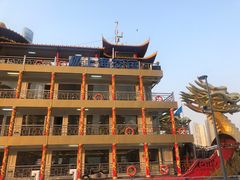 -黄浦江游览十六铺3号码头网红自助餐