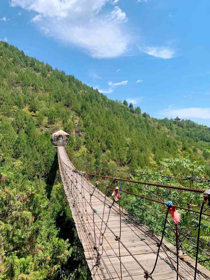 圣泉山旅游风景区"圣泉山,一条通山顶的高爬坡路!想爬上去大.