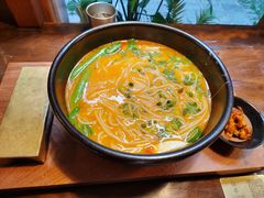 -银米·云南传统过桥米线(双廊黑金冠店)