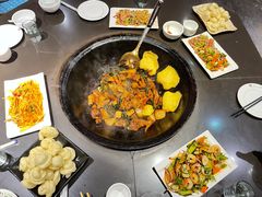 -铁锅人家大锅台铁锅炖·干锅(小香猪杀猪西林店)