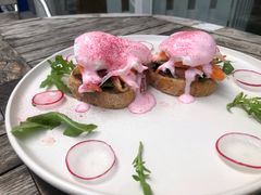 粉粉的班尼迪克蛋-CHILLAX轻乐时(侨建·Hi City店)