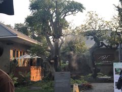 -Chom Cafe and Restaurant