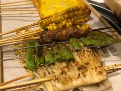 -山野的朋友露营炭火烤肉