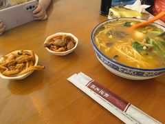 -邱芳粉店(迎宾大道旗舰店)
