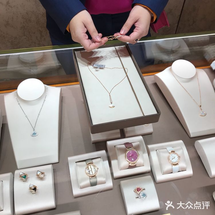 被lv收购后对宝格丽好感上升很多