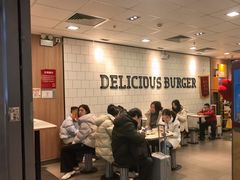 -麦当劳(上海虹桥站30B检票口楼上)