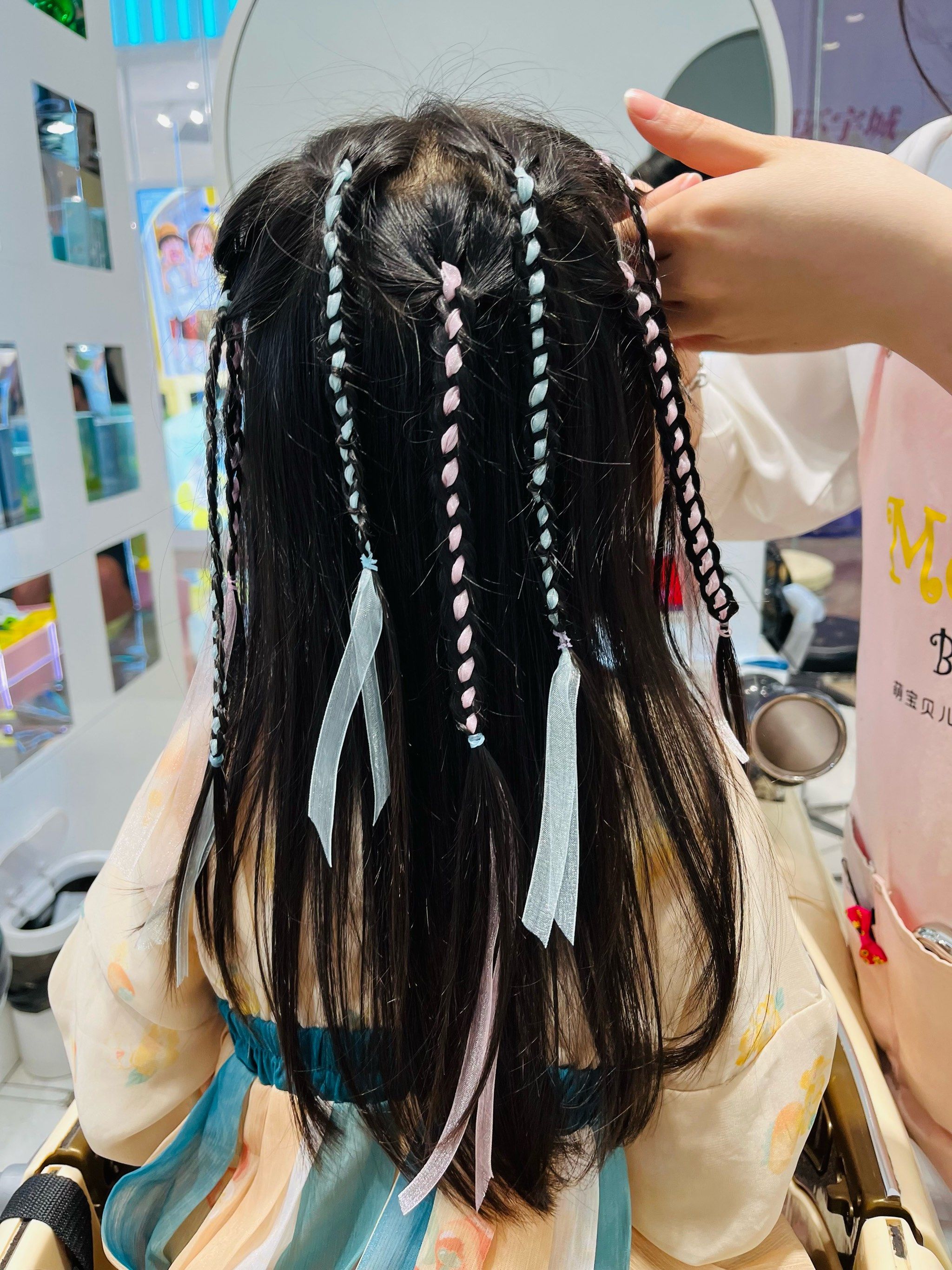 喜欢编发的宝贝看过来环宇城萌宝贝这里很