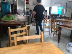 大堂-雷祖芳老妈蹄花店