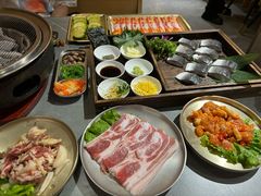-围炉肉舍丹东海鲜烤肉·烤活鳗(步行街店)
