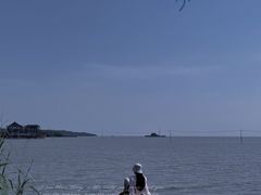 -亮河湾山庄