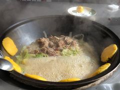 铁锅炖大鹅-粘豆包柴火铁锅炖