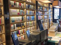 -猫的天空之城概念书店(杭州南宋御街店)