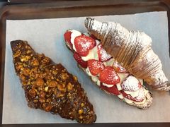 坚果焦糖牛角-车谷小镇