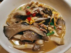 鲜蘑菇焖肉-大碗先生(沙湾天虹店)