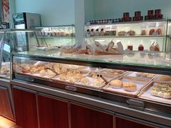 面包甜点陈列柜-绿叶居烘焙·面包·蛋糕(富都店)