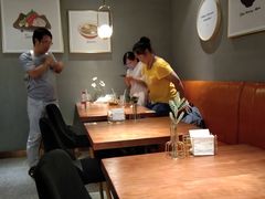 -POKEE VIA&Brunch·维娅(重庆来福士店)