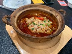 -何妹湿辣牛肉·粤式烧烤砂煲(桂雅路店)