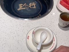 -三人行骨头王火锅(长寿店)
