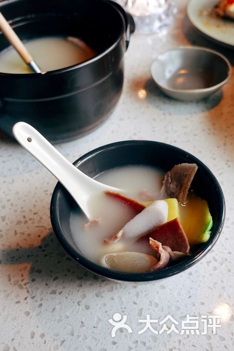 腊肉汤炖姜柄瓜和芋头