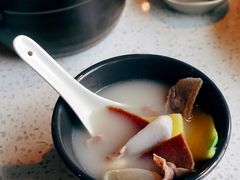 腊肉汤炖姜柄瓜和芋头-半山腰·云南菜(侨福芳草地店)