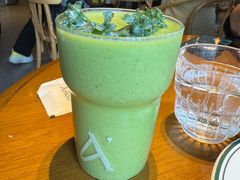 羽衣甘蓝牛油果奶昔-Grande A'moo(上海万象城店)
