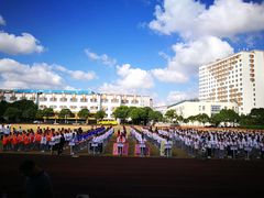 -上海市民办金苹果学校